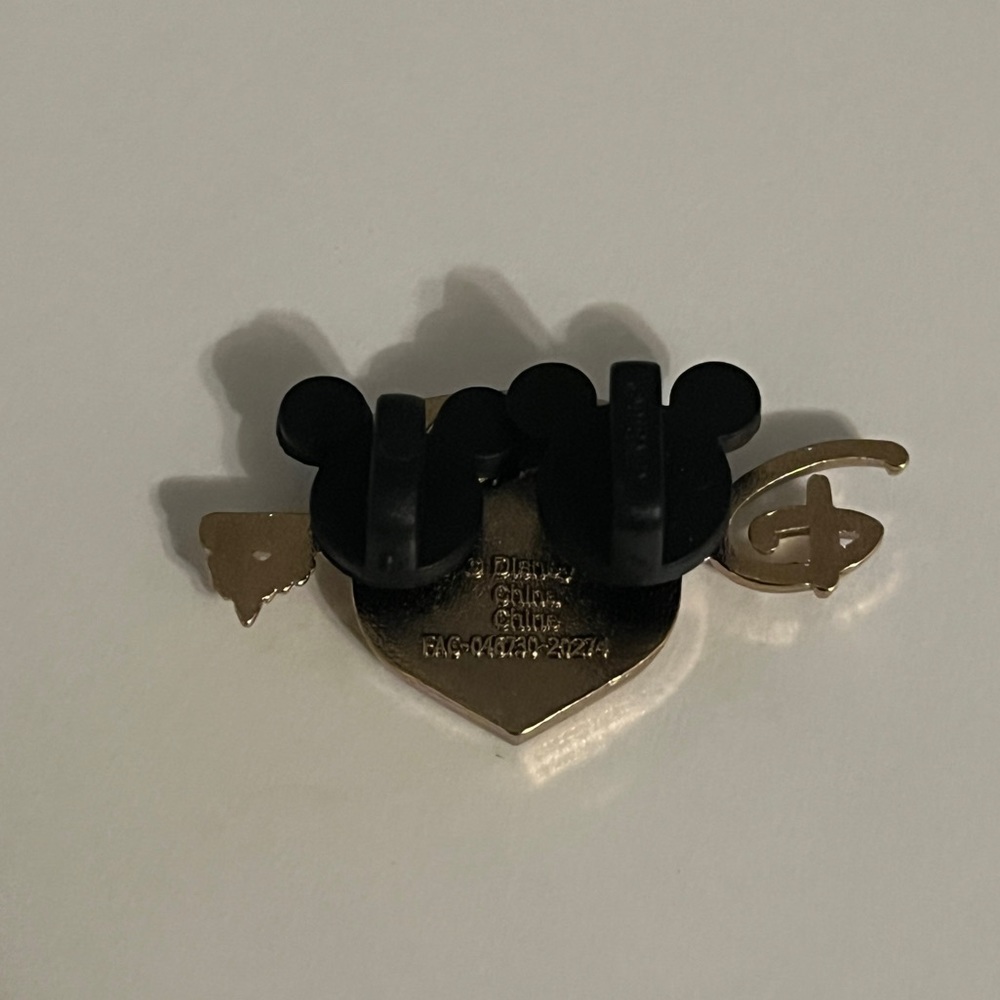 Disney Store Key and Lock Pin - Picture 2 of 2